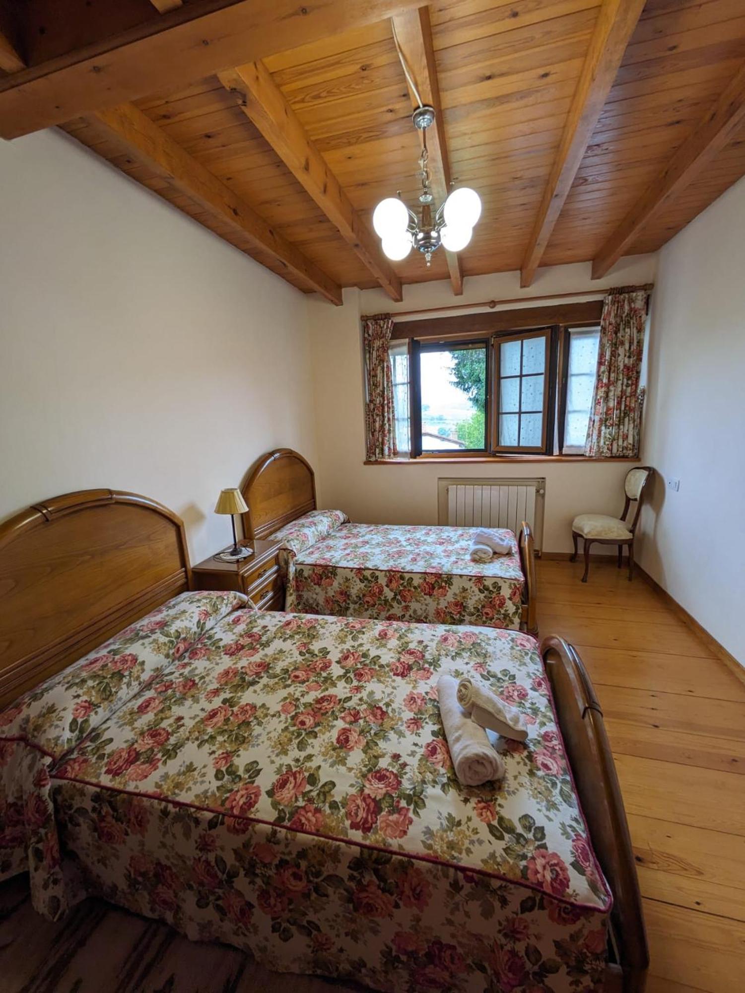 Casa Luisa Biedes, Pilona Villa Infiesto Eksteriør bilde
